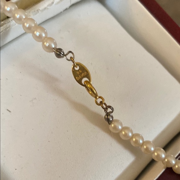 Very Vintage Avon Pearl Necklace with Gold Accents - Picture 4 of 5